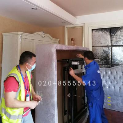 華標(biāo)社區(qū)拆裝師傅正在拆裝家具